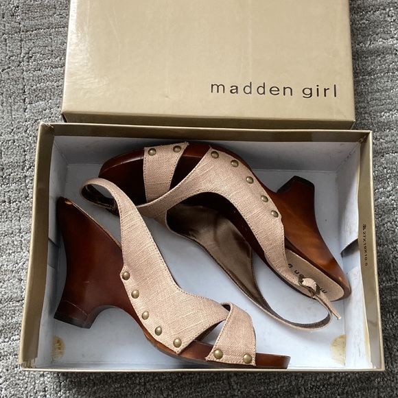 Madden Girl Bennii Sandal in Natural Fabric - Picture 14 of 15